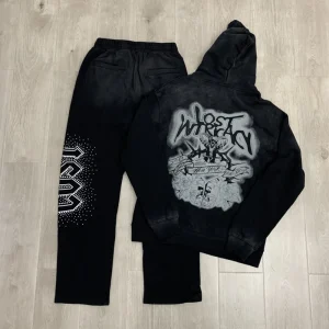 Lost intricacy black sweatsuit